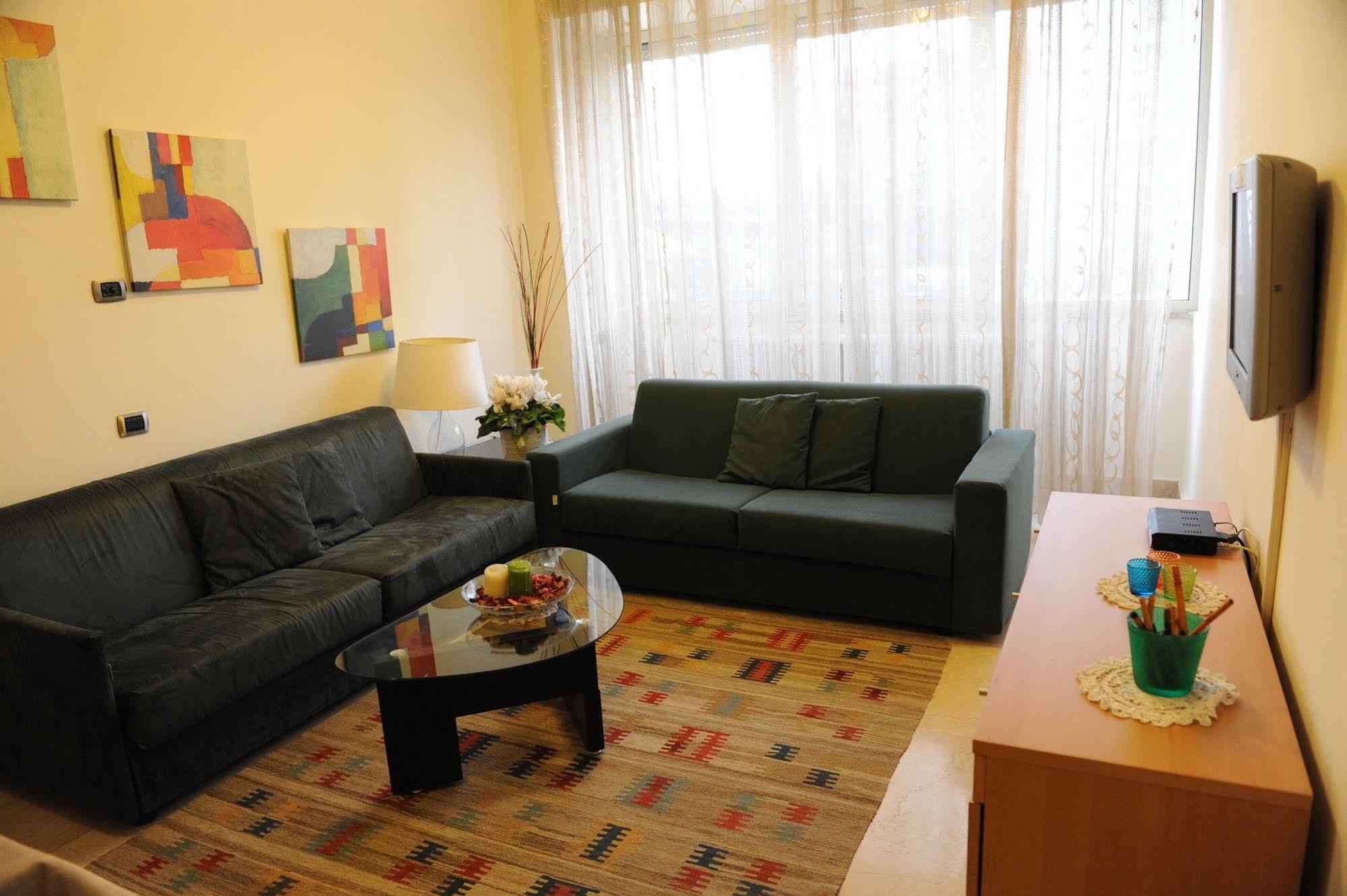 Lux Appartamenti Roma Exterior foto