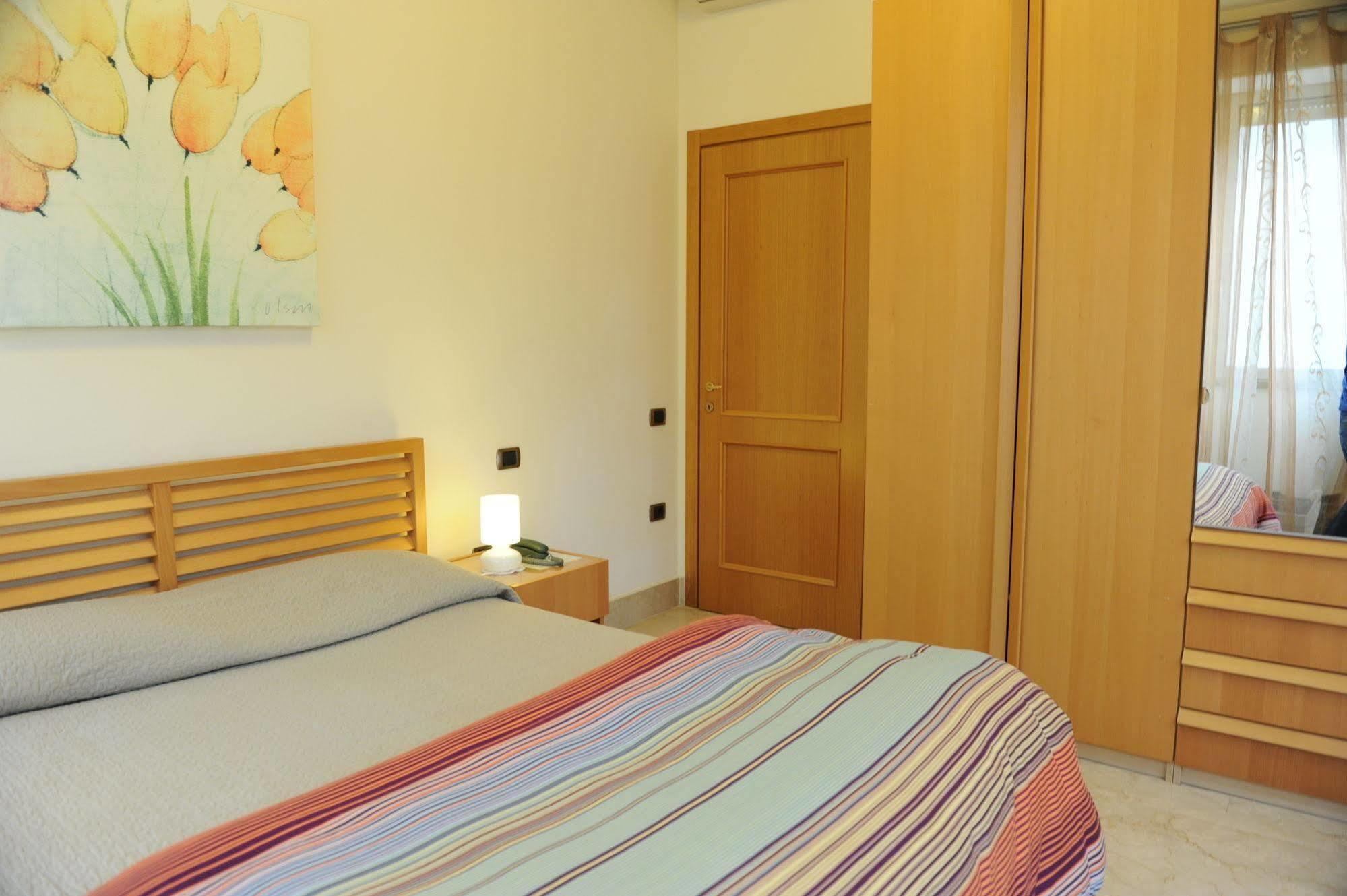 Lux Appartamenti Roma Exterior foto