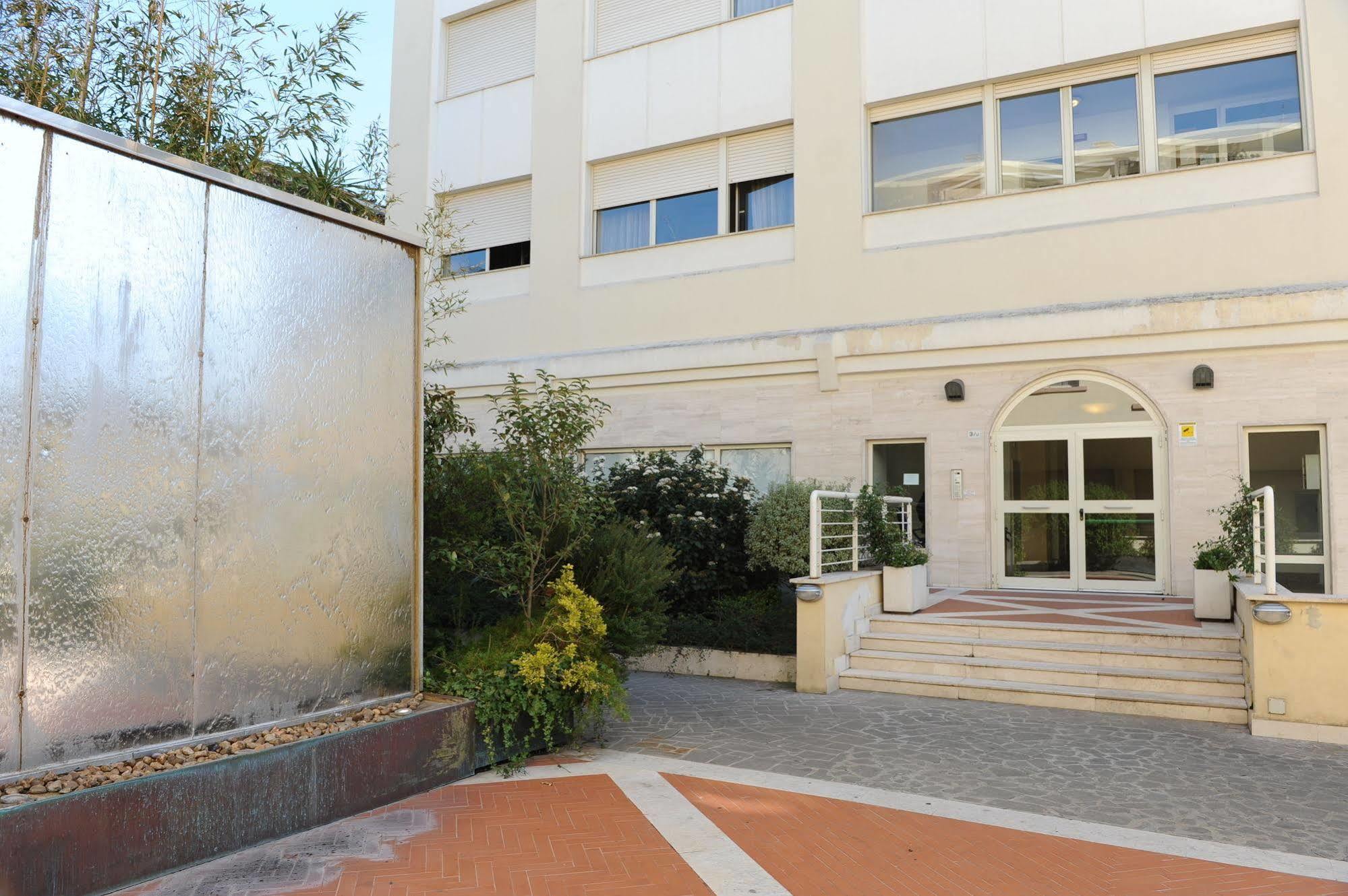 Lux Appartamenti Roma Exterior foto